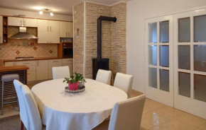 3 Bedroom Amazing Home In Podgradina